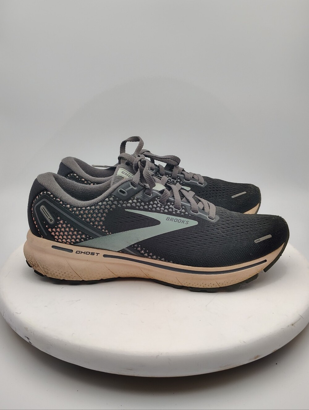 Brooks Ghost Running Shoes in Black and Tan Size Women's 9